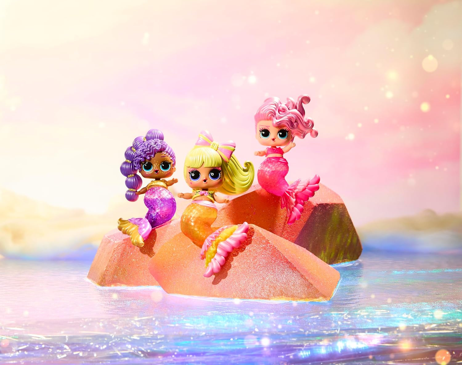 Mdr Surprise ! Mermaids Makeover Magic Tots - Véritable brillant à lèvres pour vous et votre poupée à fabriquer vous-même, mélanger et créer du maquillage, jeu d'eau amusant, 6 poupées à collectionner - 4 ans et plus