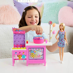 Barbie Mysteries: Beach Detectives Barbie Malibu Puppe und Zuckerwatte Spielstand Spielset mit 20 Zubehörteilen, inklusive Preise, JFV67