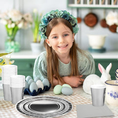 68 Pièces Ensemble de Couverts en Papier Argenté Assiettes en Carton Argenté Gobelets en Papier Serviettes Vaisselle Décorative pour Fête Anniversaire Mariage Nouvel An Fournitures de Fête de Remise des Diplômes