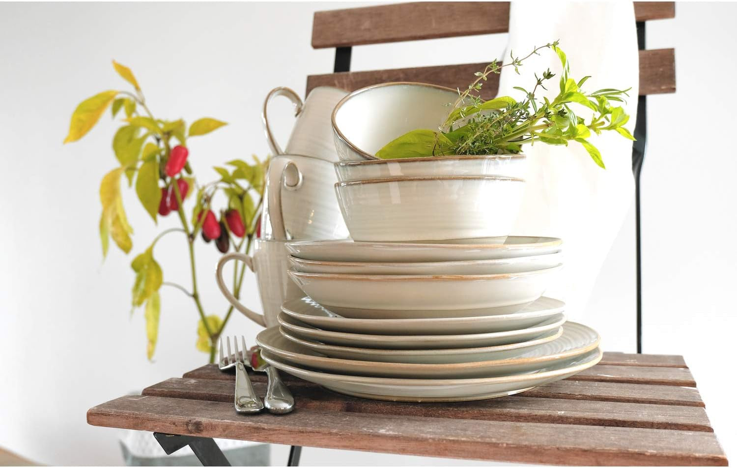 MÄSER 931818 Nottingham Vintage Series Service de table pour 4 personnes, service de petit-déjeuner 12 pièces avec formes rondes irrégulières au look rétro, carrelage, beige