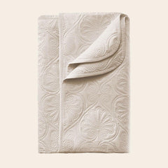 ROOM99 Leila Couvre-lit élégant en crème 240 x 260 cm Couvre-lit polyvalent comme couvre-lit ou jeté de canapé pour lit et canapé Style couverture idéal comme couvre-lit et couvertures Beuche den ROOM99-Store