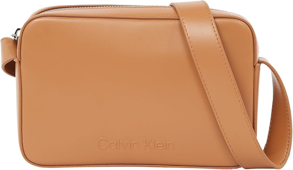 Sac à bandoulière Calvin Klein Embossed Logo Camera Bag avec fermeture à glissière Sacs pour femmes Naty Shop Marron (Leo)