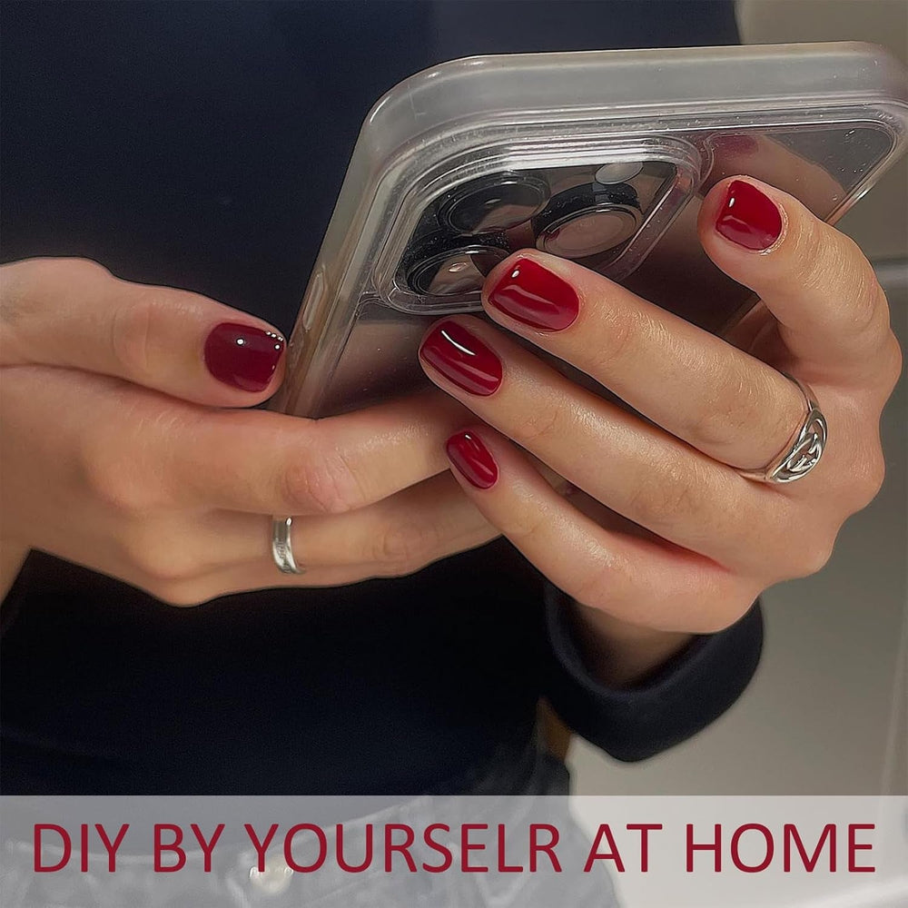 96 pièces d'ongles courts en acrylique rouge à couverture complète – ongles artificiels brillants naturels et confortables pour le Nouvel An pour femmes et filles (style rouge et brillant)