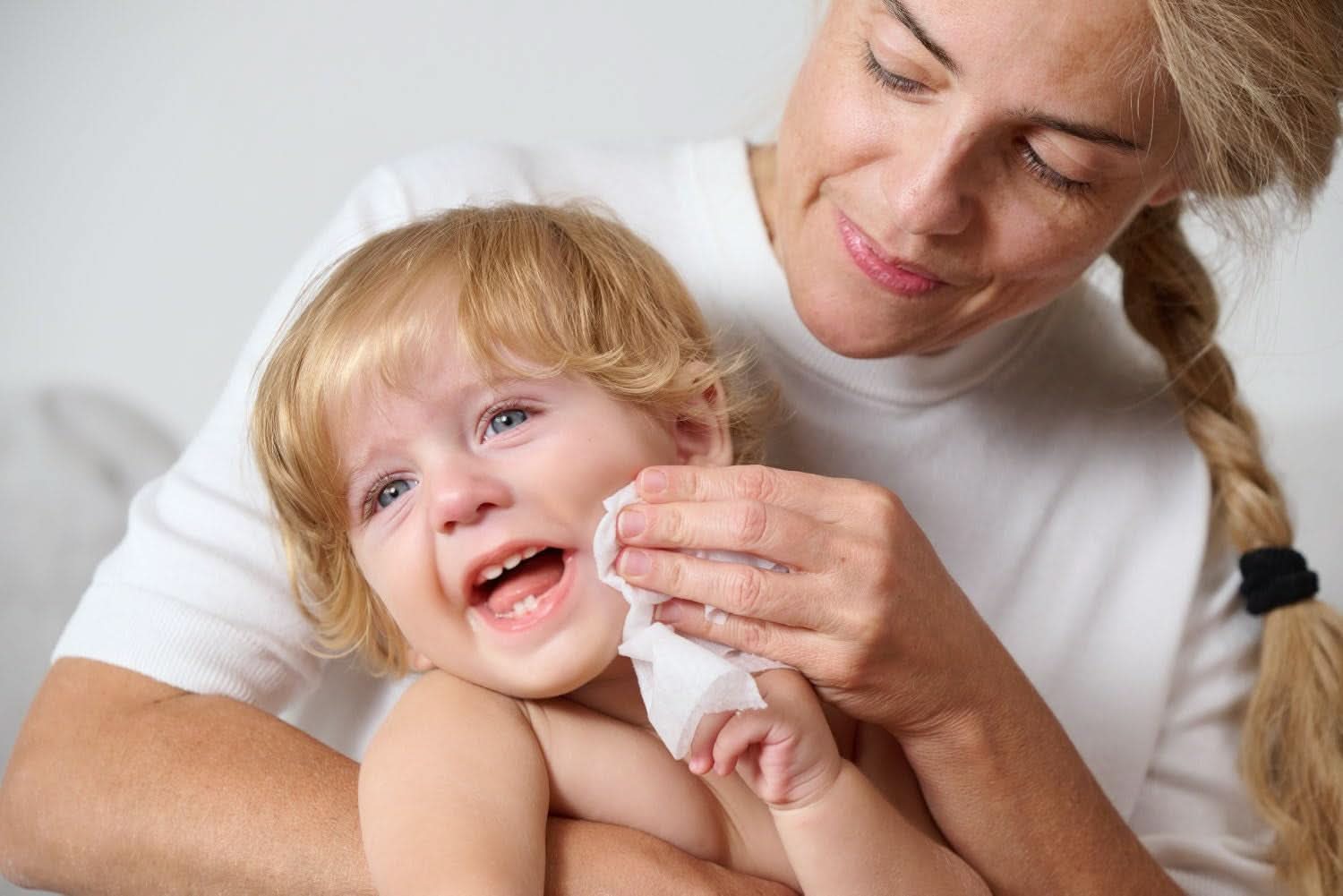 Chicco Lingettes nettoyantes multifonctions pour nouveau-nés, sans alcool, parfumées, adaptées aux peaux sensibles Lingettes humides pour bébé Naty Shop