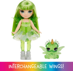 Rainbow High Littles Rainbow Fantasy Fairy and Pet - Émeraude, Vert - Petite poupée de dragon fantastique articulée de 14 cm avec ailes de fée interchangeables, joli cadeau pour les enfants à partir de 4 ans