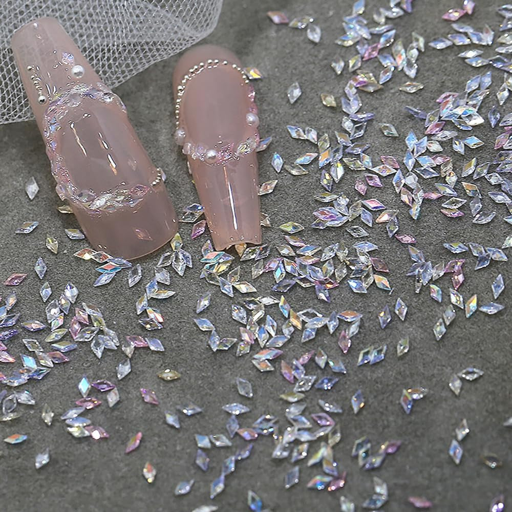 50pcs petits losanges de zircone paillettes pierres à ongles porte-clés couleurs mélangées strass scintillants breloques à ongles Mini losange cristaux à ongles diamant ongles strass breloques à ongles accessoires pour ongles Nail Art