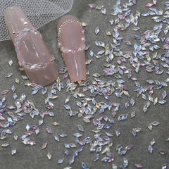 50pcs petits losanges de zircone paillettes pierres à ongles porte-clés couleurs mélangées strass scintillants breloques à ongles Mini losange cristaux à ongles diamant ongles strass breloques à ongles accessoires pour ongles Nail Art