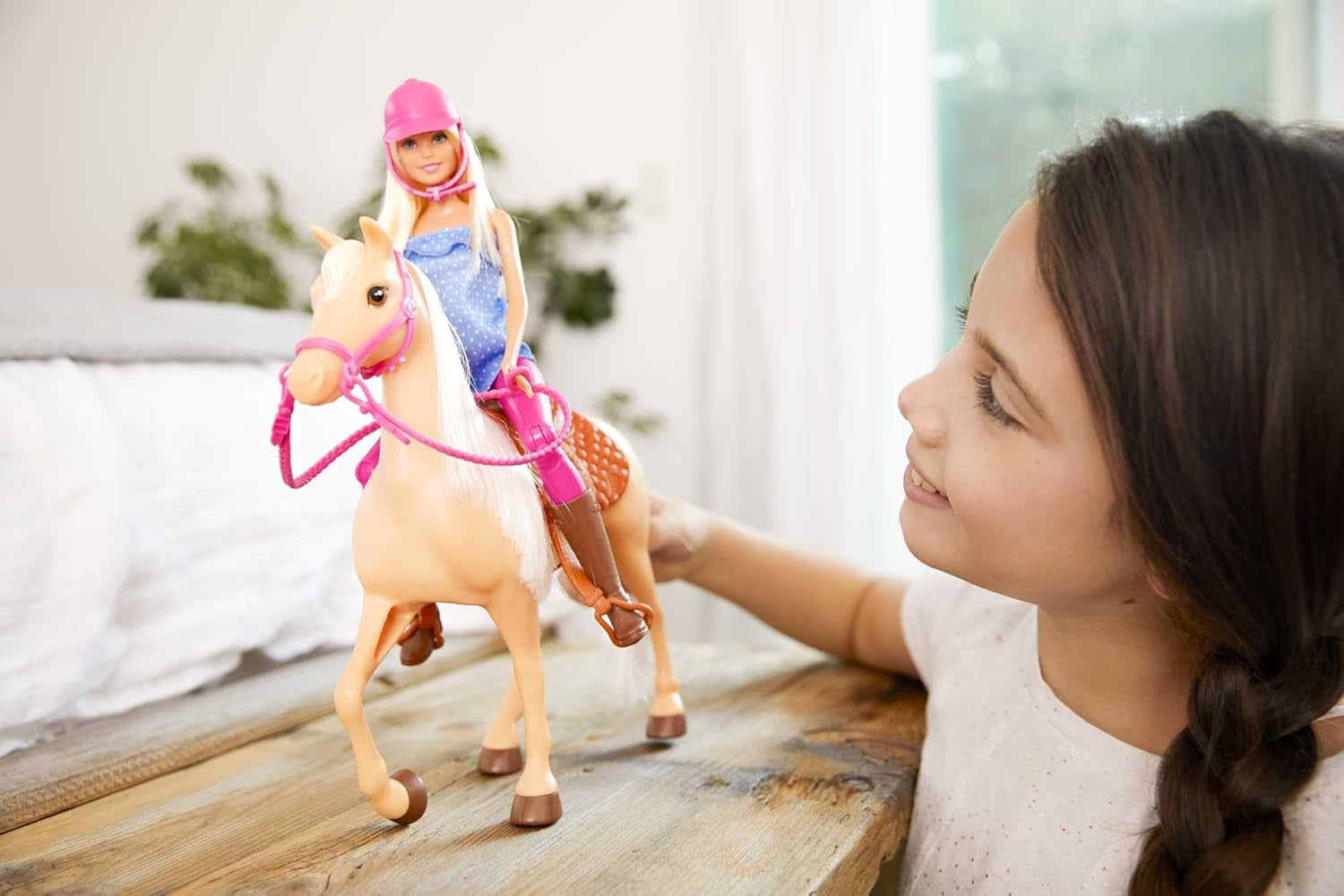 Barbie-Puppe und Pferdespielzeug, Reitzubehör, 1 Puppe und 1 Pferd enthalten, als Geschenk für Kinder ab 3 Jahre geeignet, FXH13