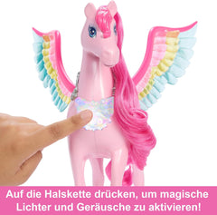 Barbie Pegasus Magic Hide and Seek - Jouet interactif avec lumières et sons, 10 accessoires, ailes arc-en-ciel, à partir de 3 ans, HLC41