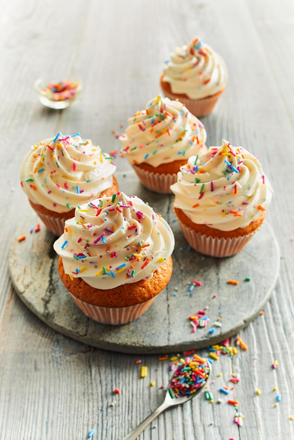 RUF Birthday Cake, Geburtstagskuchen, Schicht-Torte Aus Rührteig Und Konfetti-Streusel, Tortencreme Und Buntem Dekor-Mix, Für Kindergeburtstag, Familienfeier, Einschulung, 1X425G Glaçages et décoration Naty Shop