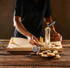 Presse à pâtisserie en acier inoxydable Tescoma DELÍCIA | Polyvalence maximale pour la décoration de biscuits et de gâteaux | 20 disques décoratifs et 4 buses de décoration | Durabilité et qualité |