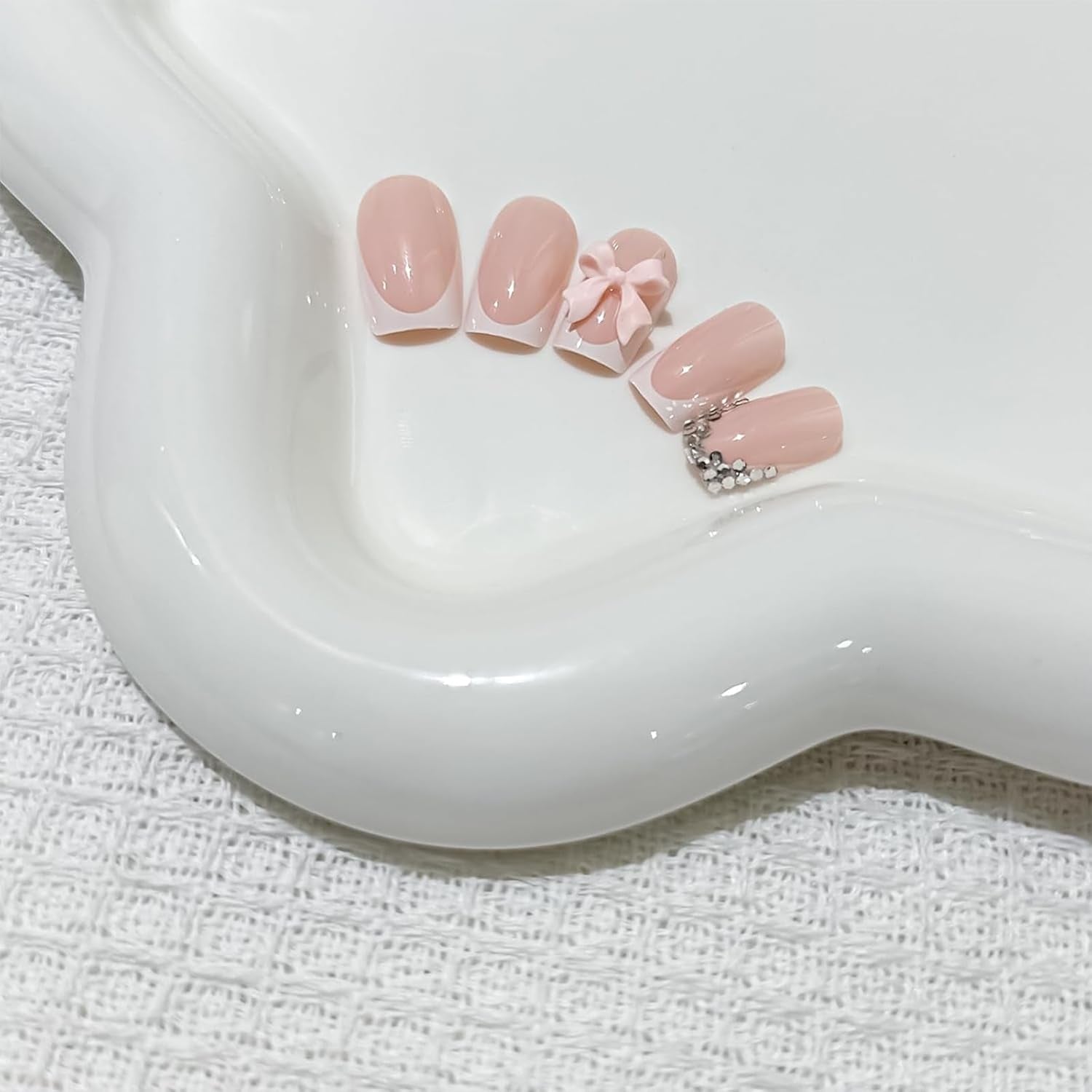 24 pcs Rose Diamant Arc Français Manucure Comprimés Ongles Carrés Strass Motif Nude Rose Ongles Artificiels Couverture Complète Colle Manucure