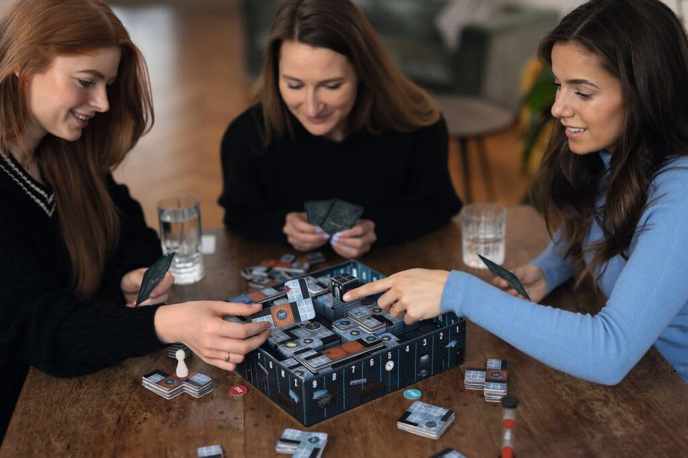 Moïse. Sebastian Fitzek Underground, un jeu de thriller 3D innovant pour les fans d'escape game, un jeu de société coopératif de Marco Teubner avec différents niveaux de difficulté, à partir de 12 ans.