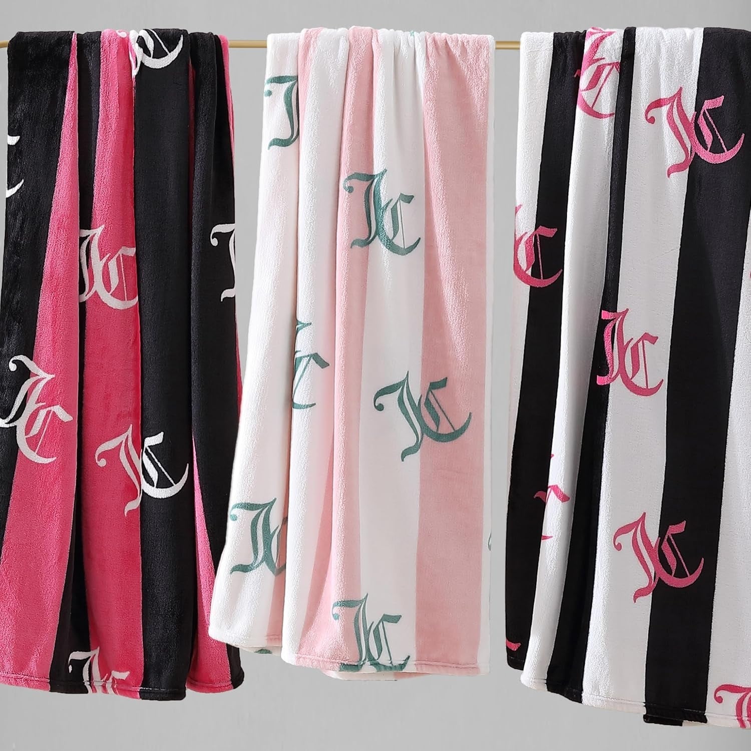 Juicy Couture Cabana Couverture en peluche, 127,7 x 178,8 cm, luxueuse couverture en peluche en microfibre pour un maximum de confort et de chaleur douillette Juicy Couture Lits et couvertures
