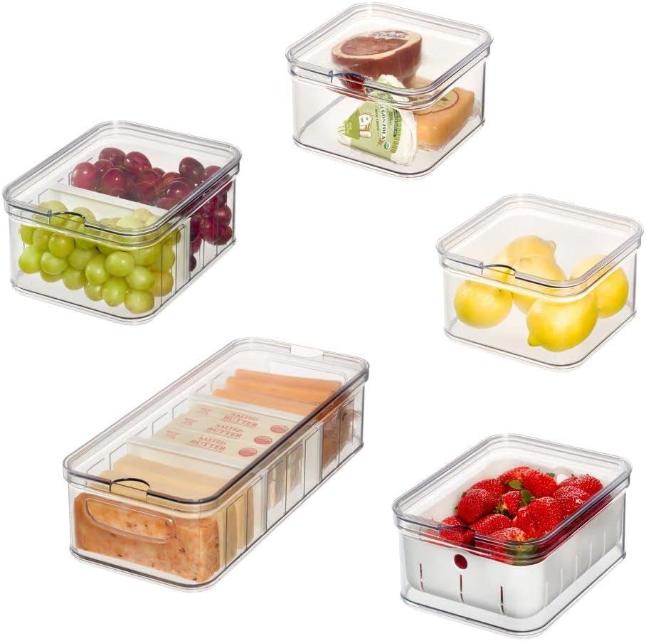 iDesign Lot de 5 boîtes de rangement pour réfrigérateur avec couvercles, boîtes de conservation en plastique recyclé pour organiser les consommables, transparentes et blanches Naty Shop Boîtes de conservation pour aliments transparentes, blanches, lot de 5