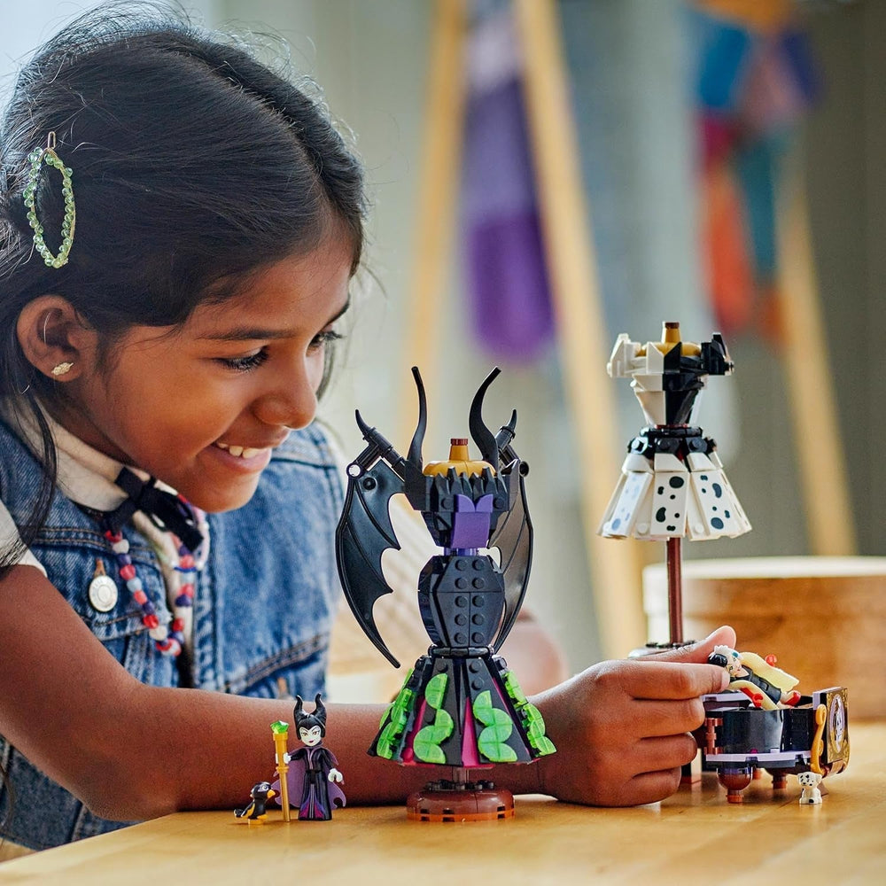 LEGO Ç€ Disney Villains Les robes de Maléfique et Cruella De Vil - Jouet pour garçons et filles à partir de 9 ans - Incl. 2 mini poupées et 2 figurines d'animaux - Cadeau d'anniversaire pour les fans 43262 Jeux de construction Besuche an LEGO-Store