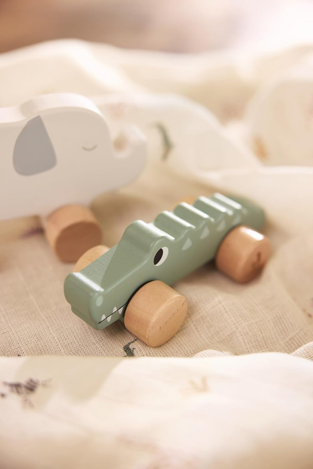 Jollein 112-001-67090 Jouet en bois à roulettes, vert Baby Toys Naty Shop