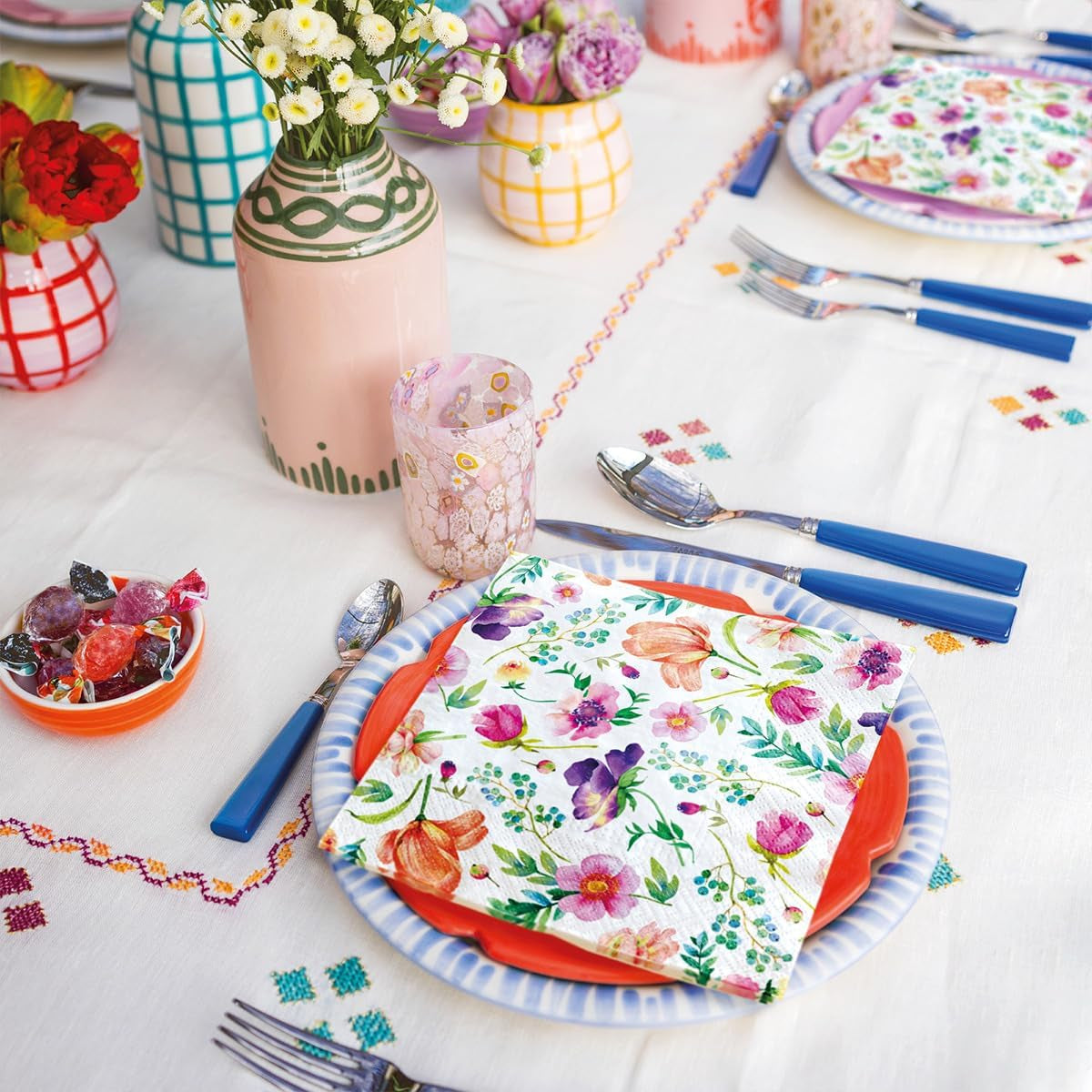 PAW - Serviettes 3 Plis (33 X 33 Cm) I 20 Pièces I Parfaites pour les Anniversaires, Fêtes, Mariages, Communions et Fêtes I Décorations de Table Serviettes en Papier Colorées - Fleurs Colorées Flore I Composition Florale