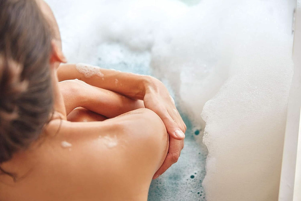 Kneipp Aroma Bain Moussant Saison Froide, additif de bain aux huiles essentielles naturelles d'eucalyptus et de menthe, 400 ml Douche et bain Naty Shop