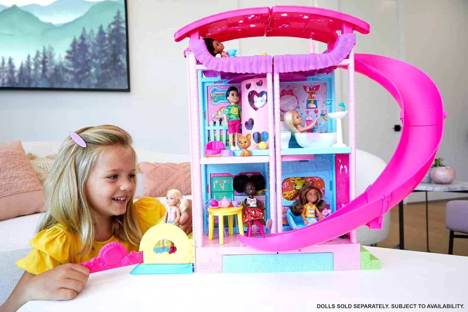 Barbie Chelsea Playhouse - 3 étages transformables, aires de jeux secrètes, ascenseur, piscine, toboggan, 2 animaux et plus de 20 accessoires, à partir de 3 ans, HHX44 Naty Shop Dollhouses