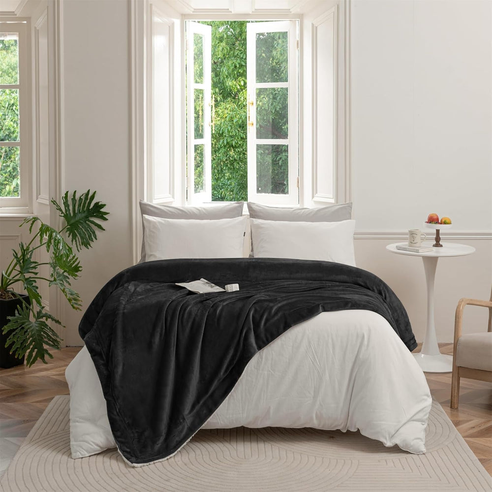 Couverture douillette 150 x 200 cm en polaire noire - Couverture Sherpa de vie - Couverture de canapé chaude et douce pour l'hiver (noir, 150 x 200 cm) Good Nite Beds and Couvertures