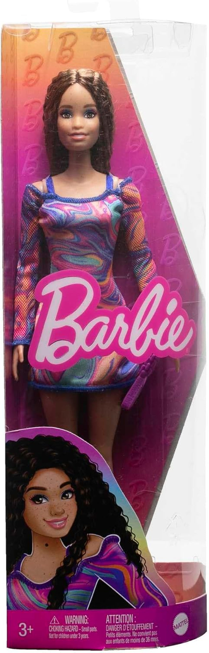 Poupée Barbie Fashionistas no. 206 - Cheveux ondulés et taches de rousseur - Robe moderne en marbre arc-en-ciel, sac à bandoulière et chaussures vertes - À partir de 3 ans, HJT03