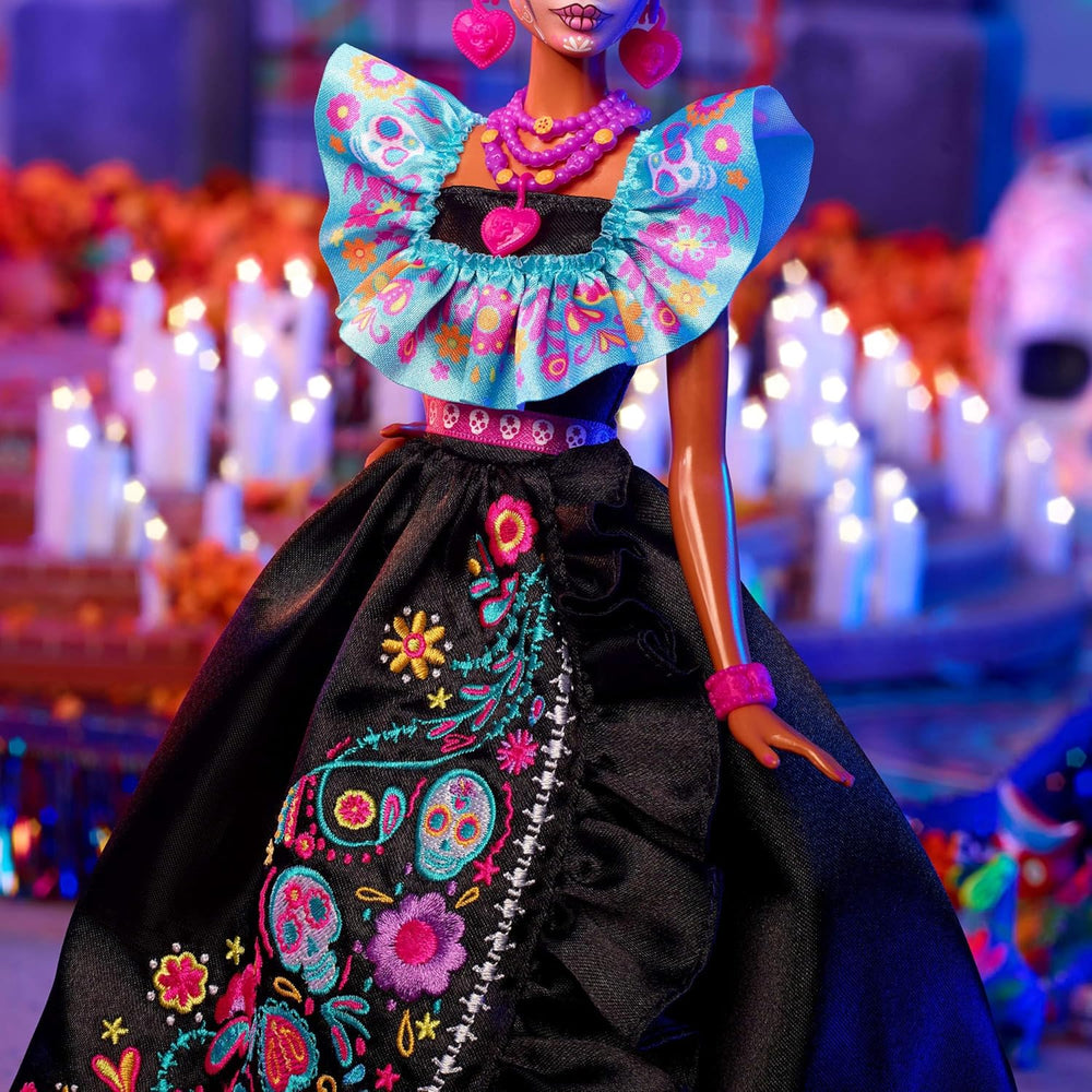 Poupée Barbie Signature, Figurine de collection Día De Muertos 2024 en robe noire et haut bleu à volants, imprimé brodé et accessoires colorés, HRM72