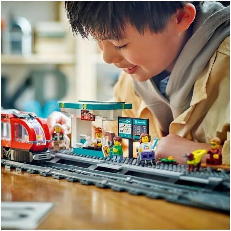 Tramway LEGO City avec gare, idée cadeau pour les fans de véhicules à partir de 7 ans, avec 6 figurines et un chien-guide pour jouer un rôle, jouet de construction 60423 Jeux de construction Besuche den LEGO-Store