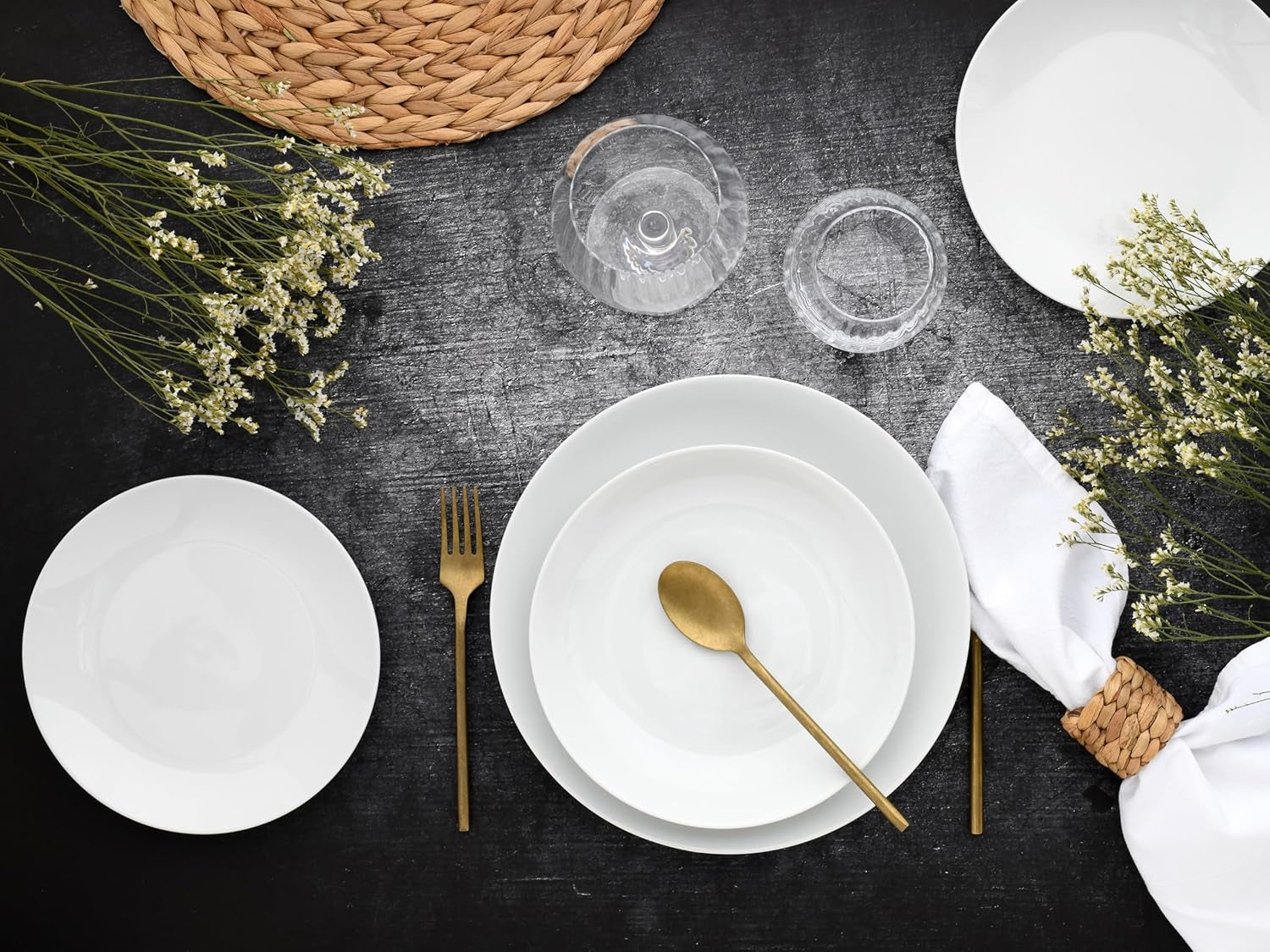 Creatable, 20341, Serie Luna Weiss, 18-Teiliges Geschirrset Für 6 Personen, Teller Set Aus Porzellan, Spülmaschinen- Und Mikrowellengeeignet, Qualitätsproduktion Seturi vesela masa Naty Shop