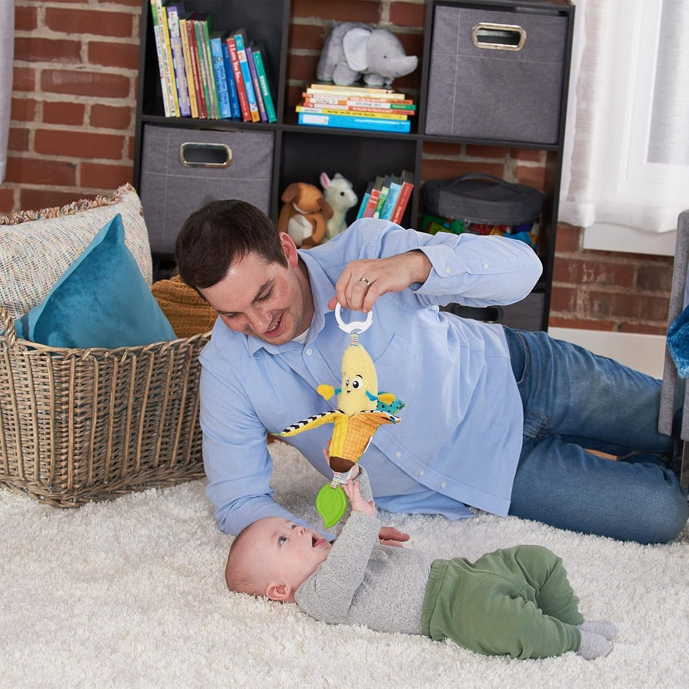 LAMAZE Bea la banane, jouet nouveau-né à clipser pour poussette et poussette, jouet sensoriel pour bébé avec couleurs et sons, jouet de développement pour garçons et filles de 0 à 24 mois, jaune Baby Toys Naty Shop