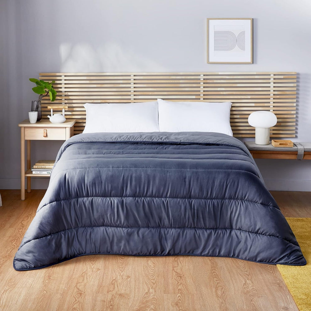 Pikolin Home - Couette réversible 300 G - Garnissage nordique bicolore - Pour lit 90 - confortable, chaude, respirante, bleu marine, 135 X 200 cm Couettes et couettes Naty Shop
