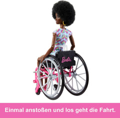 Barbie Fashionistas – combinaison colorée avec cheveux noirs, rampe pour fauteuil roulant, poupée incluse, cadeau pour enfants, jouet à partir de 3 ans, HJT14