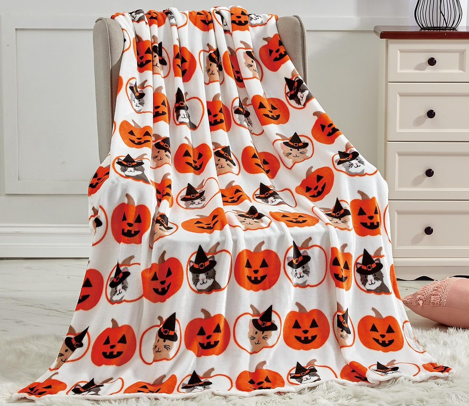 Couverture légère et confortable sur le thème d'Halloween, douce, confortable et pelucheuse, parfaite pour se détendre en cette saison effrayante, 127 x 152,4 cm, lits et couvertures tête de mort et os, chats citrouilles élégants et confortables 50 x 60 cm