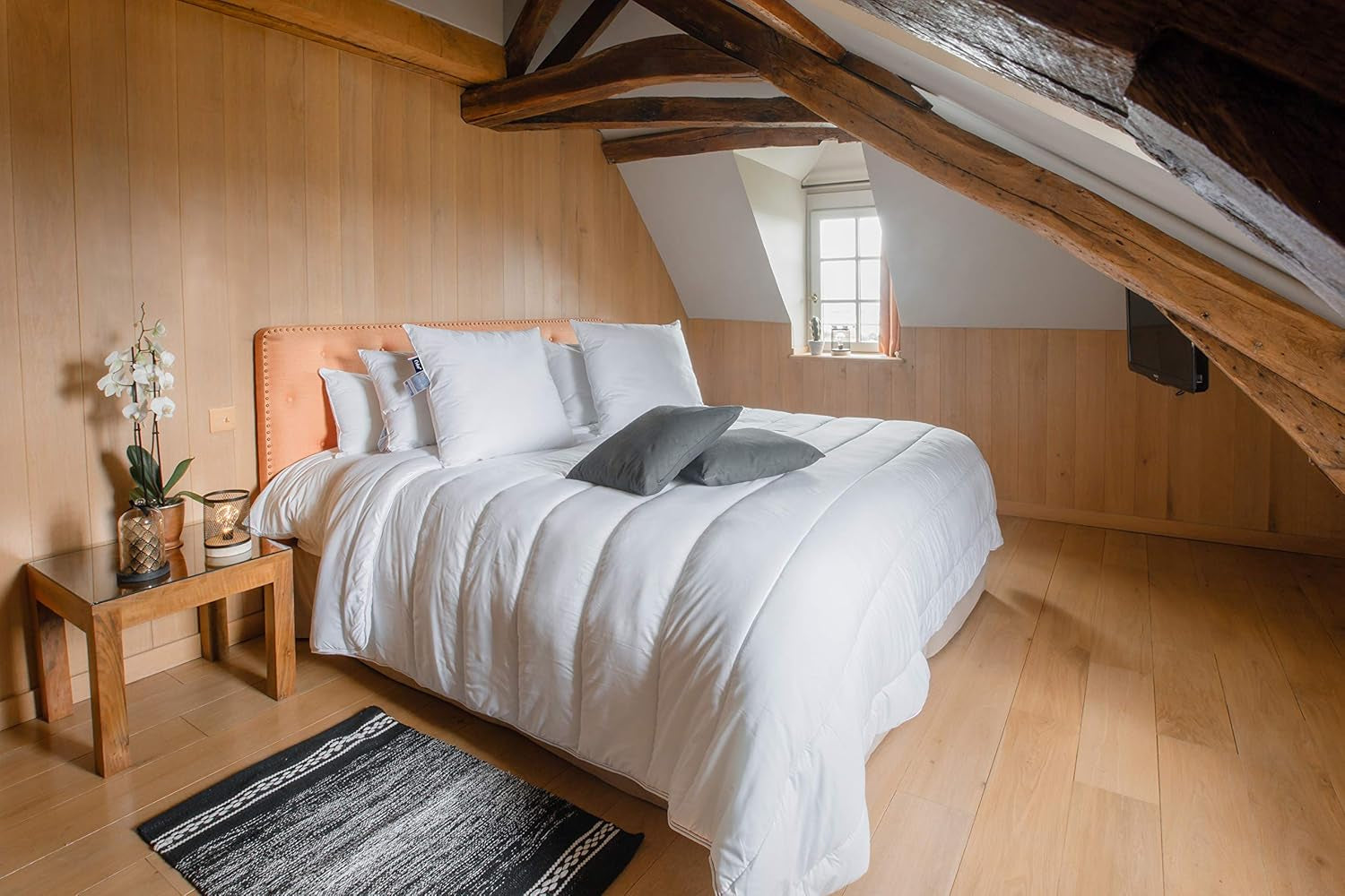 COLAS NORMAND Couette chaude, lavable à 95°C, 240 X 220 Cm, résistante, en microfibre, douce, soyeuse et confortable, fabriquée en France, blanc Couettes et couettes Naty Shop