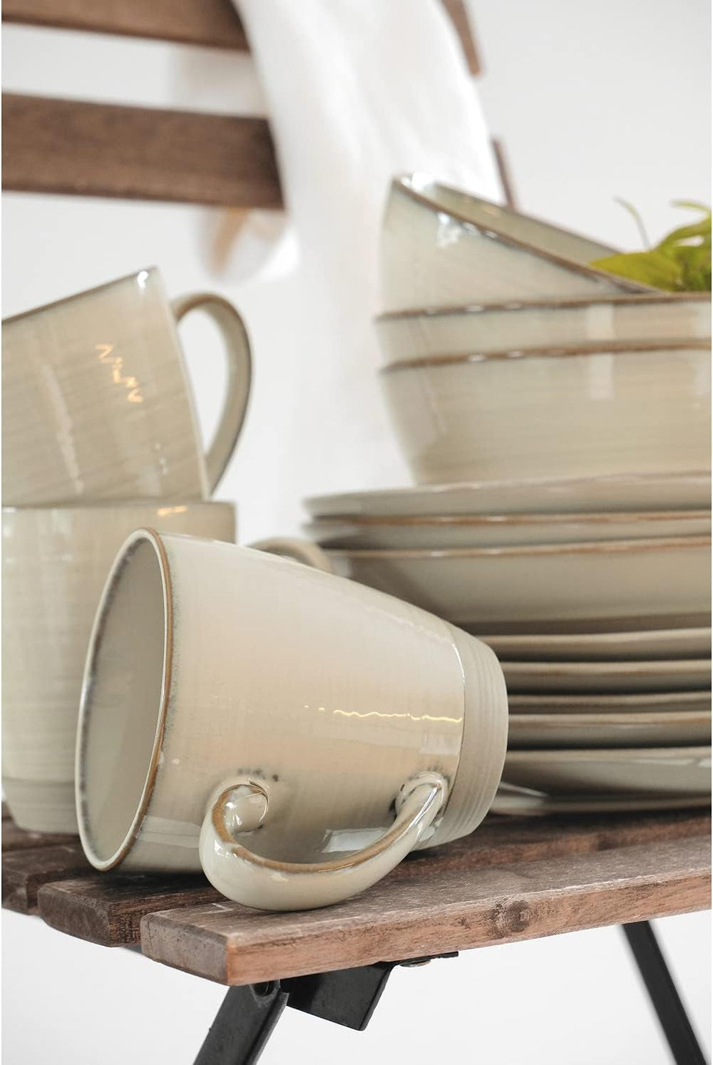 MÄSER 931818 Serie Nottingham Vintage Geschirr-Set Für 4 Personen, 12-Teiliges Frühstücksservice Mit Unregelmäßig Runden Formen Im Retro Look, Steinzeug, Beige Seturi vesela masa Naty Shop