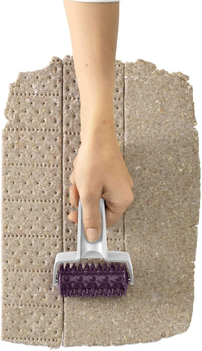 Le rouleau à biscuits Betty Bossi, l'ustensile de cuisine idéal pour réaliser des chips et des biscuits pour des snacks sophistiqués. Coupe-pâte avec de superbes idées de recettes.