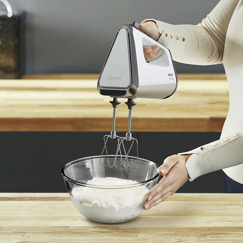 Krups GN9121 3 Mix 9000 Handmixer | 750 Watt | Geschwindigkeitsregler | Turbomodus | Auswurffunktion | Ergonomischer Griff | Inkl. Schneebesen, Knethaken, Pürierstab-Aufsatz, Messbecher | Weiß/Silber Naty Shop