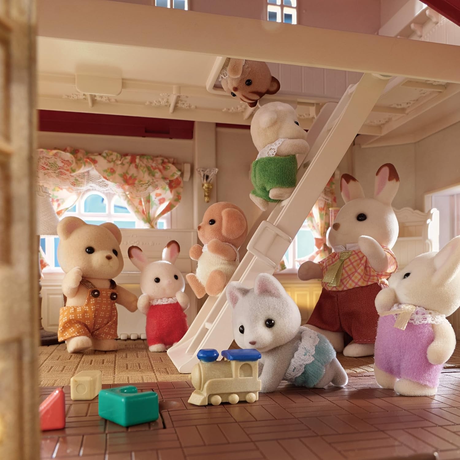 Sylvanian Families 5716 Maison de ville avec chambre mansardée
