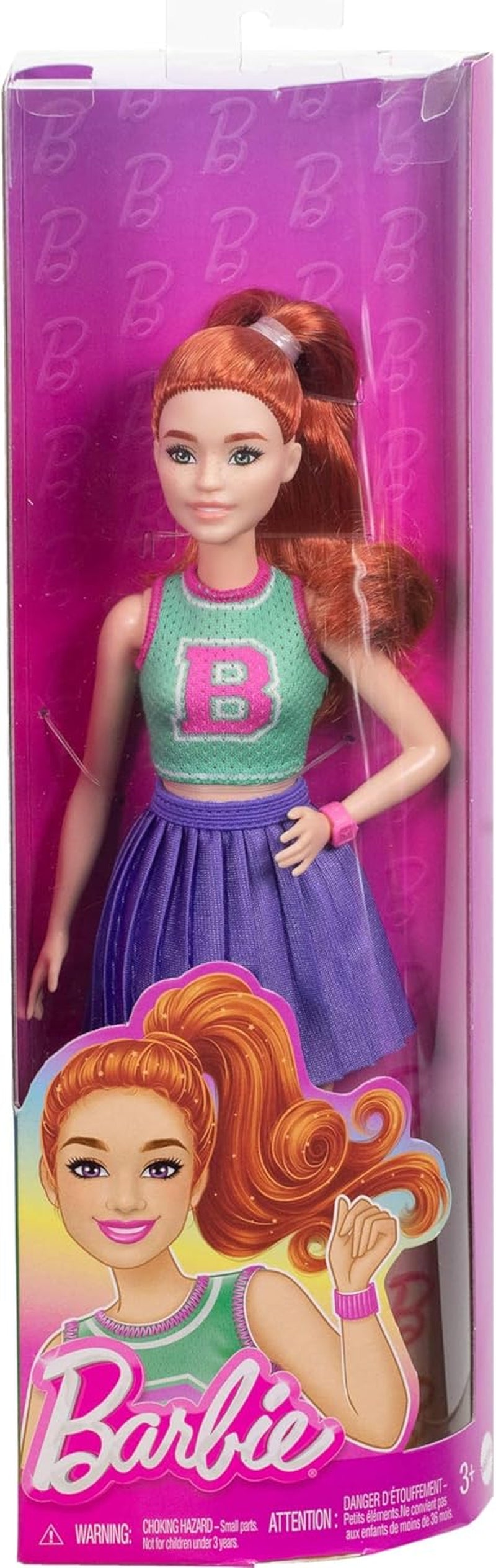 Poupée Barbie Fashionistas no. 232 avec cheveux roux, haut de sport en jersey imprimé B, jupe plissée violette, montre-bracelet et baskets, HYT90 Naty Shop Dolls