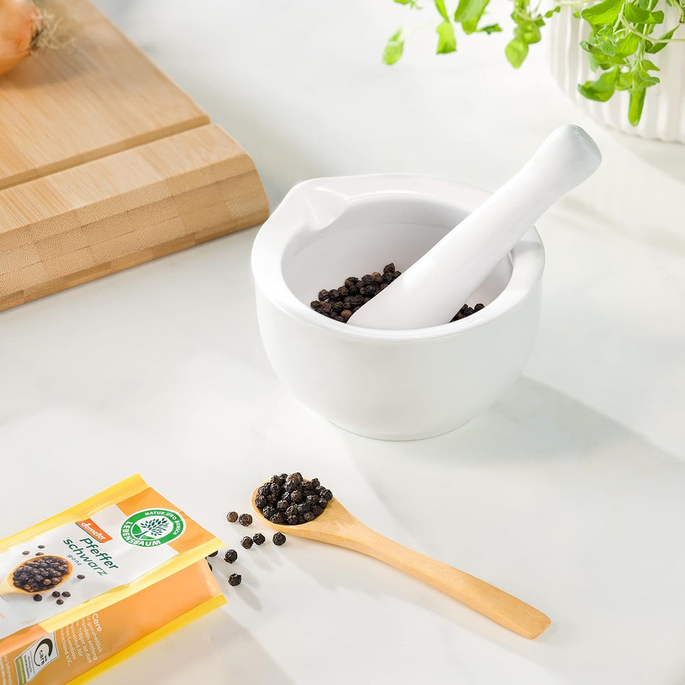 Lebensbaum Schwarzer Pfeffer, fruchtig scharfer Genuss, Bio-Pfeffer für Sossen, Beilagen aller Art, Ofengemüse & Fleisch, ganz, 50 g