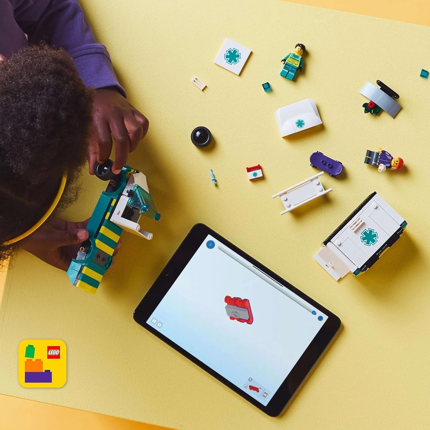 LEGO City Ambulance - jouet avec 2 figurines (skateur et pilote) - jouet éducatif pour garçons et filles à partir de 5 ans - idées cadeaux d'anniversaire et de vacances 60451 Jeux de construction Besuche den LEGO-Store