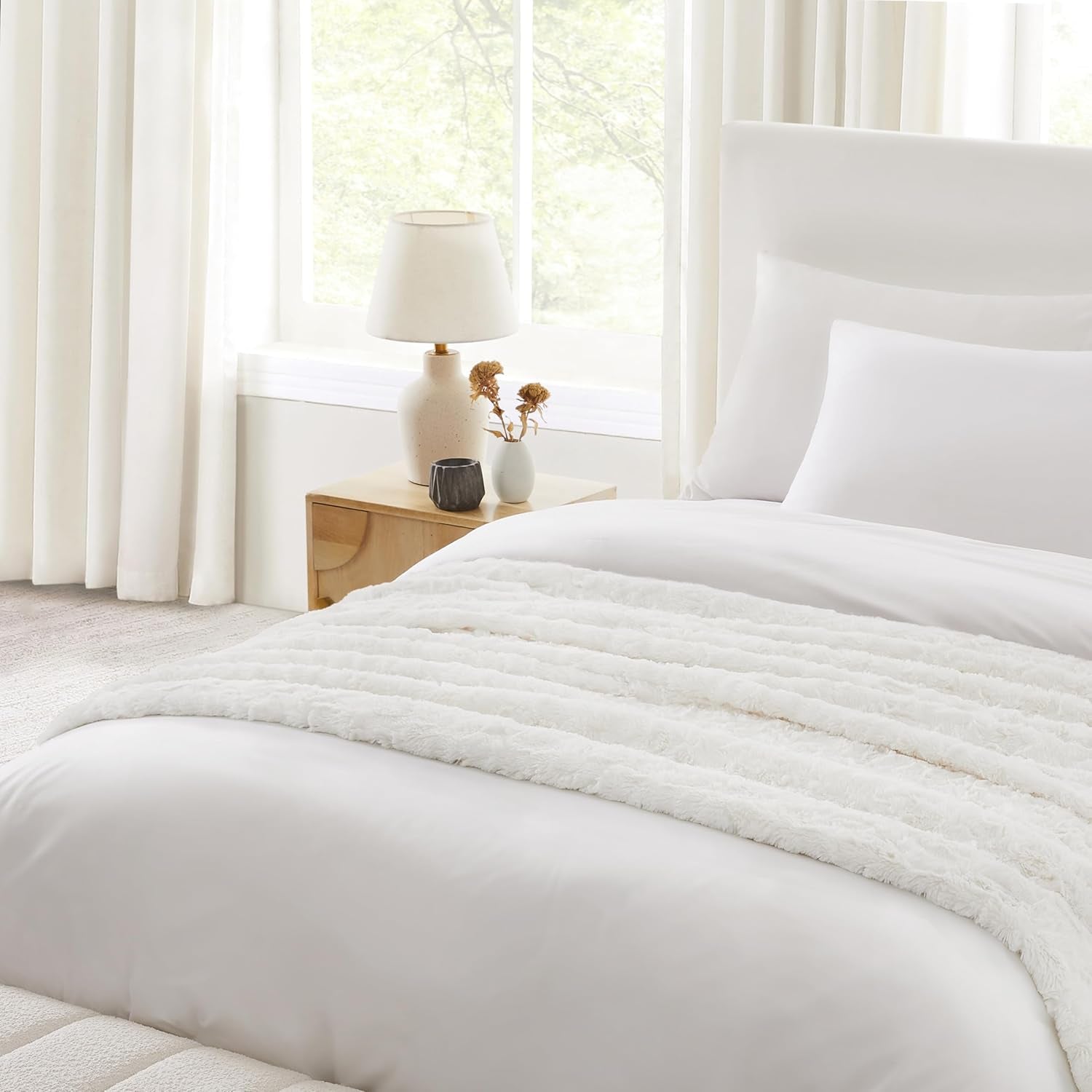 UGG Adalee 10483 Couverture douce en fausse fourrure, réversible, luxueuse, confortable, moelleuse, moelleuse, style hôtel, bohème, décoration de la maison, couvertures douces, luxueuses et confortables pour canapé, 178 x 127 cm, lits et couvertures UGG