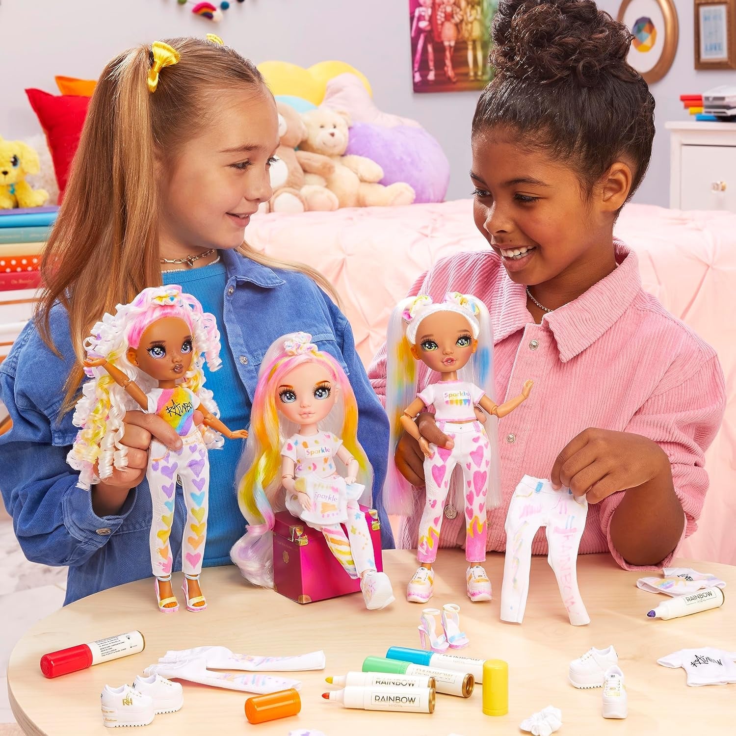 Rainbow High Color & Create DIY Modepuppe - Grüne Augen, Zöpfe, extra Top & Schuhe, abwaschbare Regenbogenstifte - Ausmalen, Gestalten, Spielen, Auswaschen - für Kinder von 4-12 Jahren und Sammler