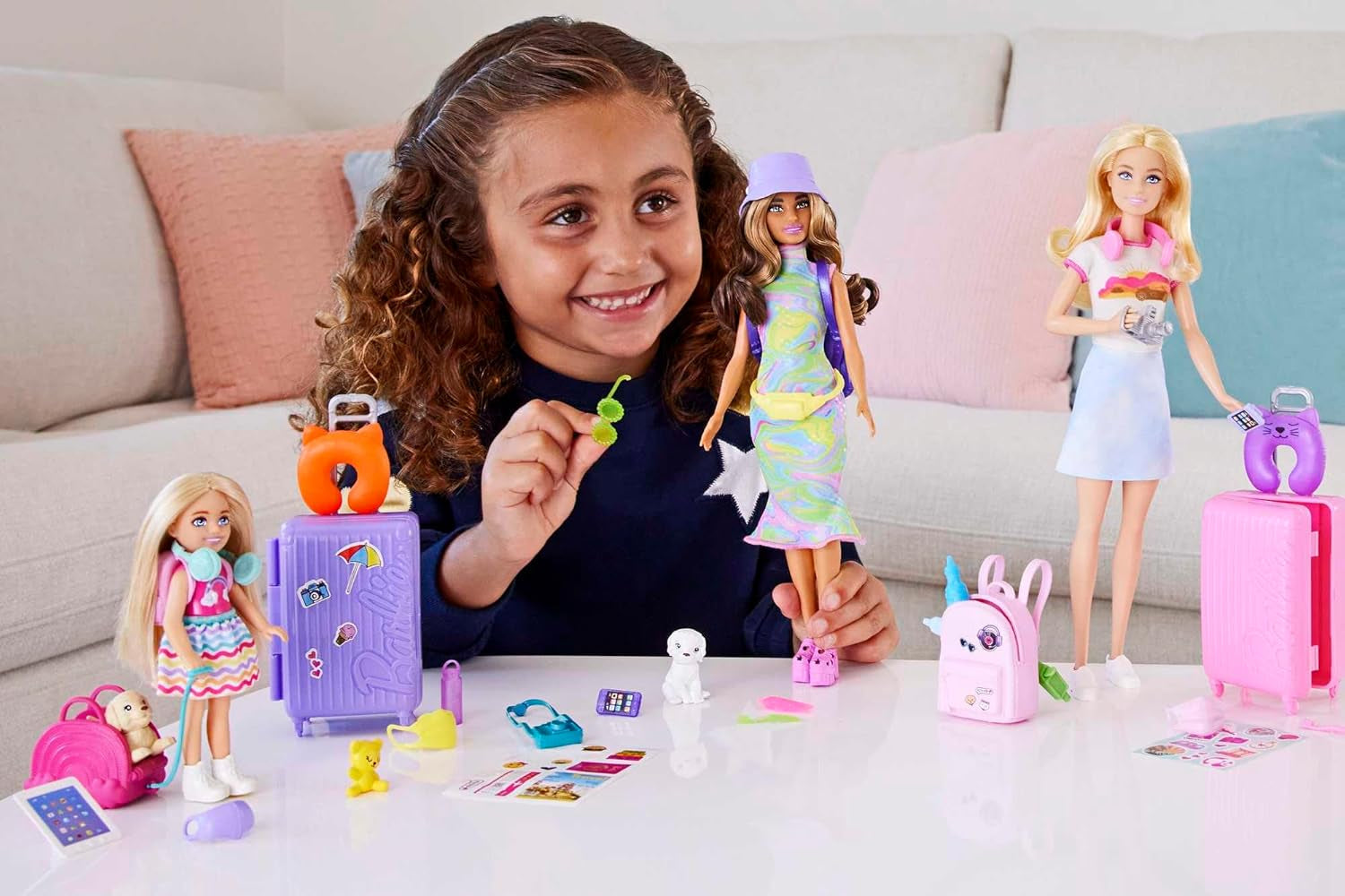 Jucărie Barbie, păpușă Chelsea și accesorii, set de călătorie cu câine și 6 piese, inclusiv suport pentru câine, HJY17 Papusi Naty Shop