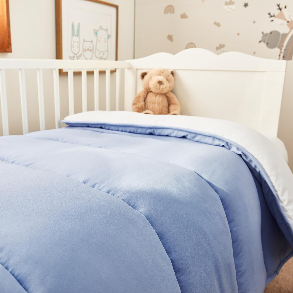 Pikolin Home - Couette réversible 300 G - Garnissage Nordique bicolore - Pour lit 60 - Garnissage en plumes, chaud, respirant, bleu/blanc, 100 X 120 cm Couettes et couettes Naty Shop