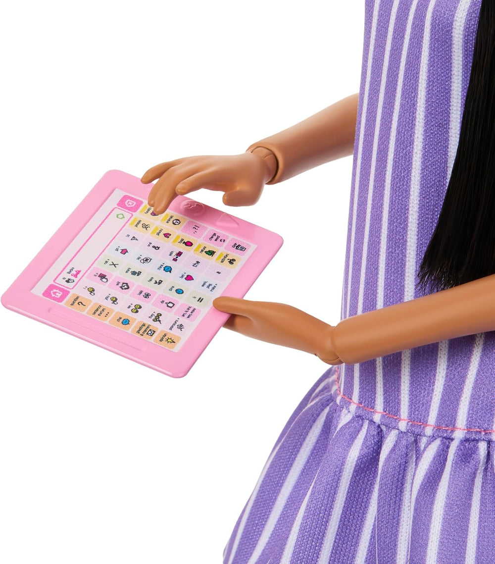 Poupée Barbie Fashionistas no. 245, poupée autiste avec robe rayée violette et accessoires comme fidget spinner, tablette et écouteurs, JJN58