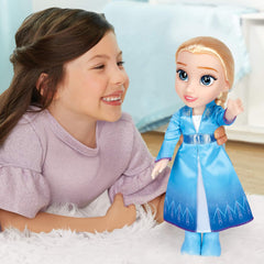 Disney Frozen 2 Elsa Travel Doll, poupée de 35 cm avec une robe inspirée du film culte, des bottes et de longs cheveux tressés pour plus de plaisir de jeu, pour les filles de 3 ans et plus