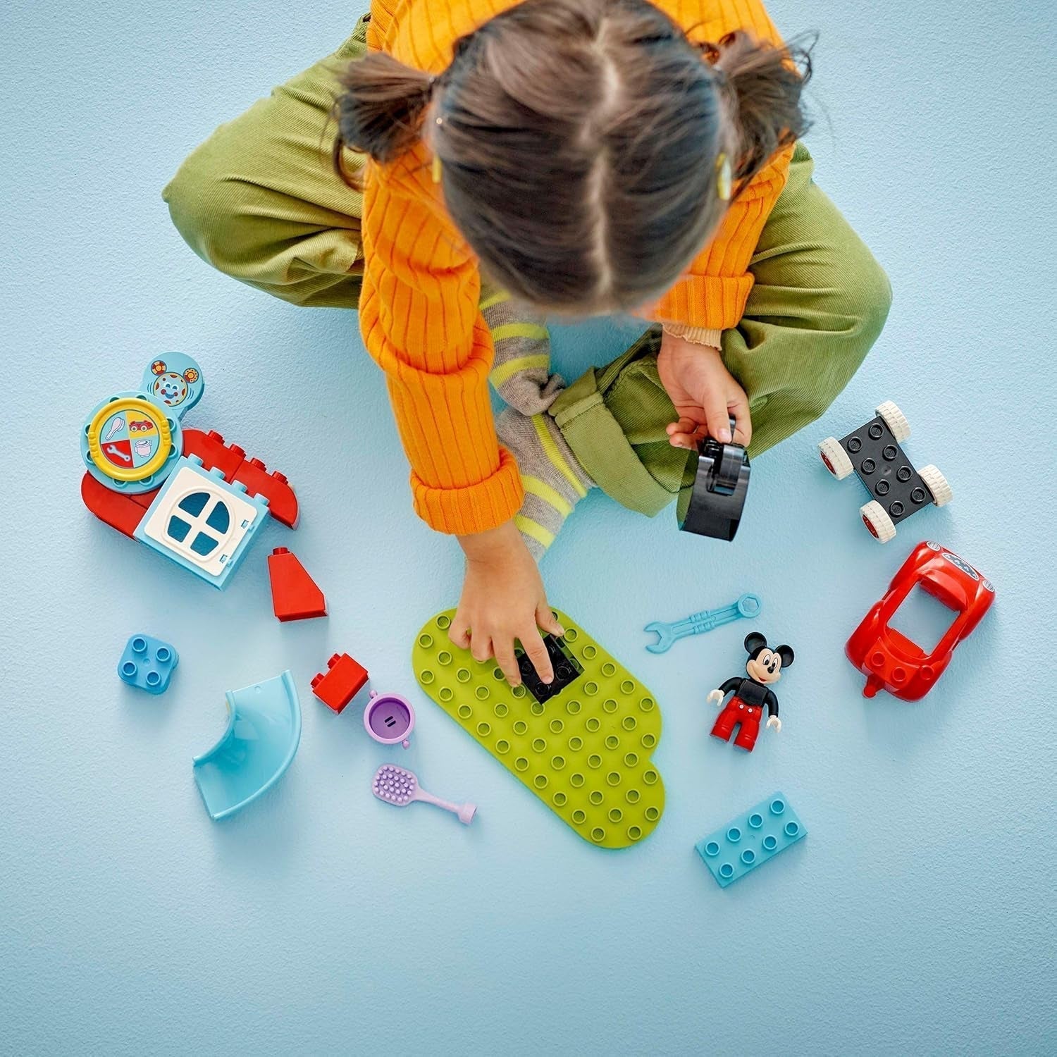 LEGO DUPLO - Disney Mickey's Clubhouse et sa voiture - jouet éducatif pour enfants d'âge préscolaire - jeu de construction avec 2 figurines, dont Mickey Mouse et Computer Toodles - idée cadeau pour garçons et filles à partir de 2 ans 10454 Jeux de construction Beuche den LEGO-Store