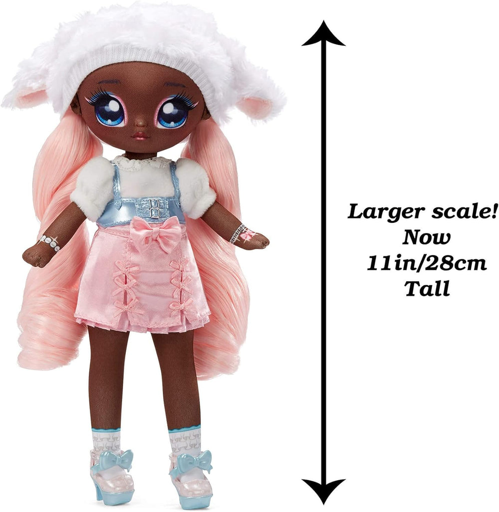 N / A! N / A! N / A! SurpriseTeens Modepuppe - Sammlerpuppe - Puppe en peluche douce 28 cm, inspirée du mouton - Aux cheveux roses - Lila Lamb