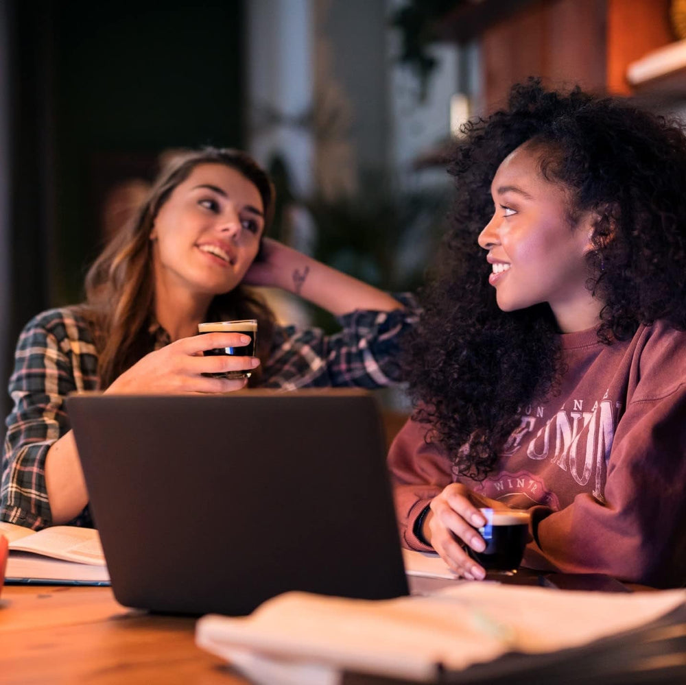 Machine à expresso à capsules PHILIPS Original Plus Eco, sélection de l'intensité du café, technologie Coffee Boost, 80 % de plastique recyclé*, 45 % de consommation d'énergie réduite**, 2 tasses simultanément, noir piano (CSA210/22)